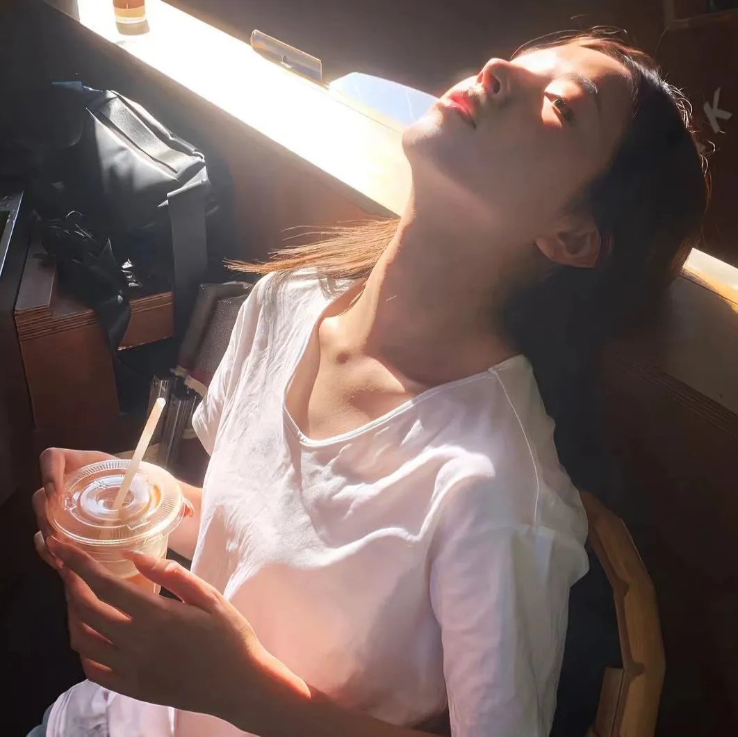 她来自代码深处